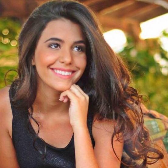 Foto da colaboradora Alinne
